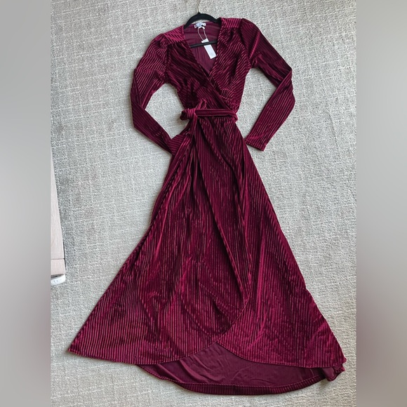 NWT Baltic Born Jada Velvet Wrap Dress - XS - Picture 3 of 6